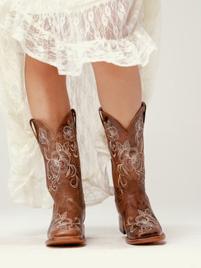 Botas Femininas Shyanne Lasy com bordado floral estilo western - bico quadrado largo